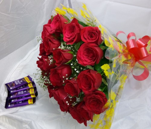 20 red roses bunch with 5 cadbury by mobile flower pune florist in pune cake maker in pune